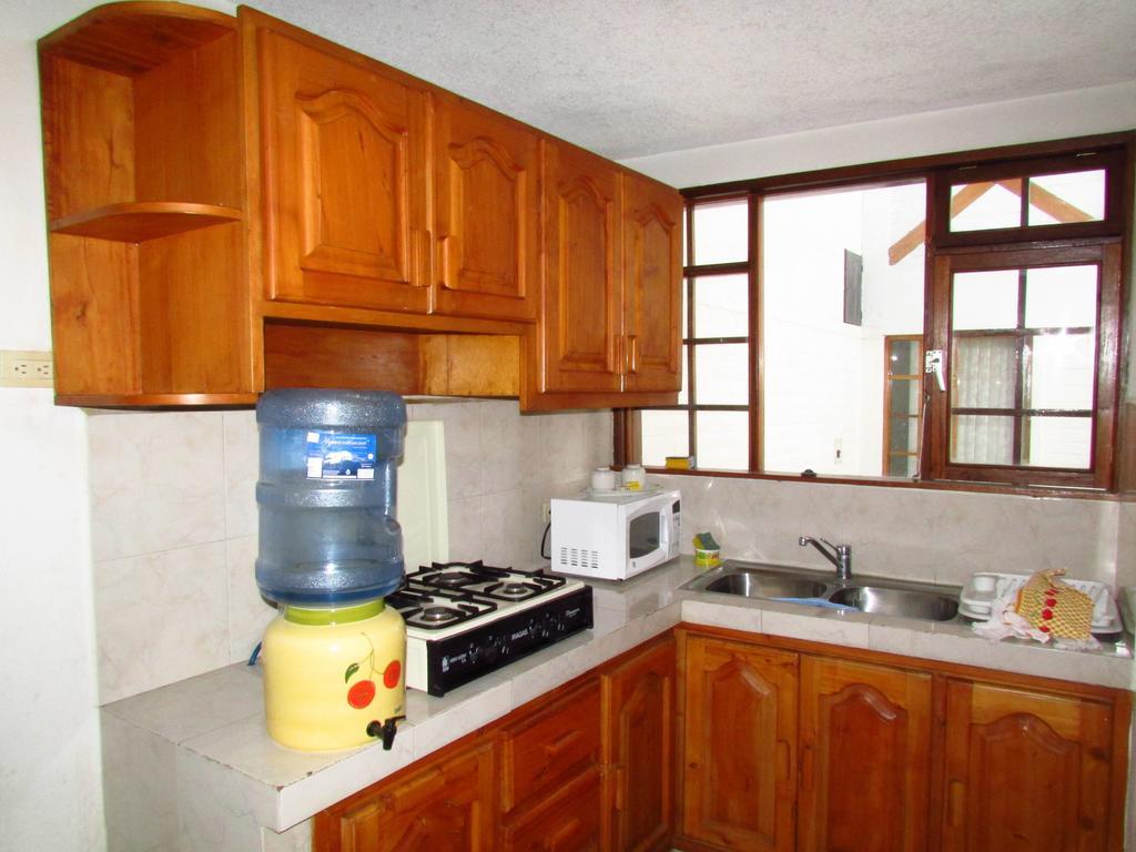 Apartamentos Los Quipus Quito Szoba fotó